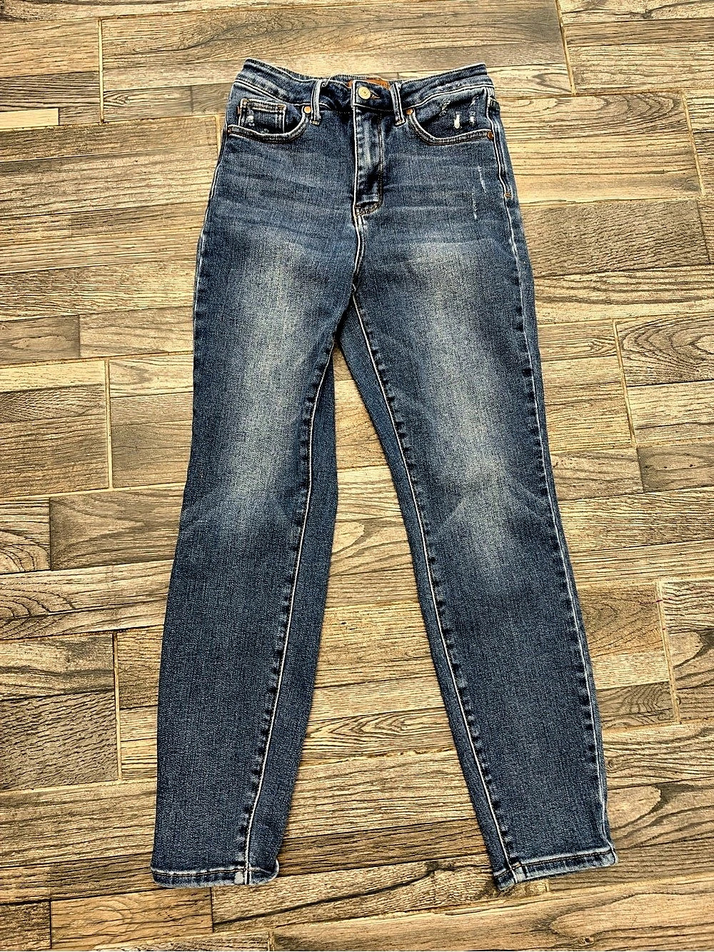 Judy Blue Women’s distressed jeans- size 5/27